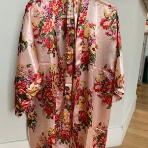 Ladies wrap short robe w/sash NWOT